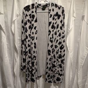 B3 Disney Black and White Women's Cardigan Sz 3X